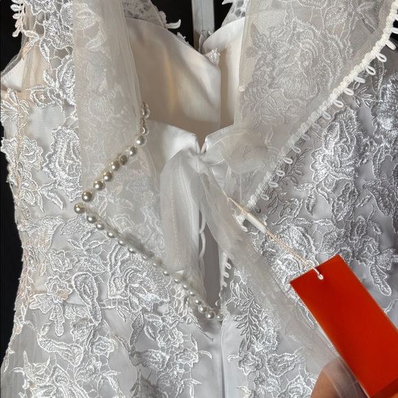 NWT Elegant White Lace Bridal Gown Size 14 – Sheer Back & Floral Appliqués - Picture 10 of 11